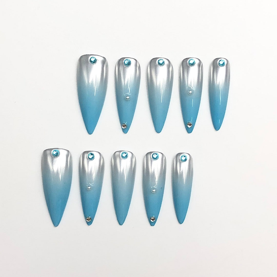 Handcrafted Short Press-On Nails — Style CR140, Everyday-Elegant, 10pc Set